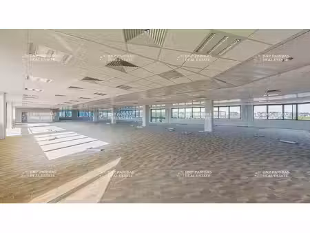 location bureaux 92m² à 10585m²