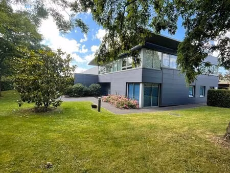 location local d'activités 1 763 m²