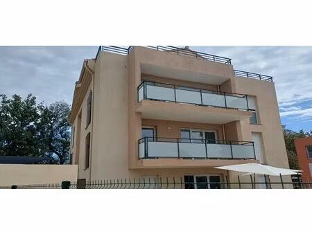 t3 avec terrasse et 2 parkings sécurisés à bormes-les-mimosas