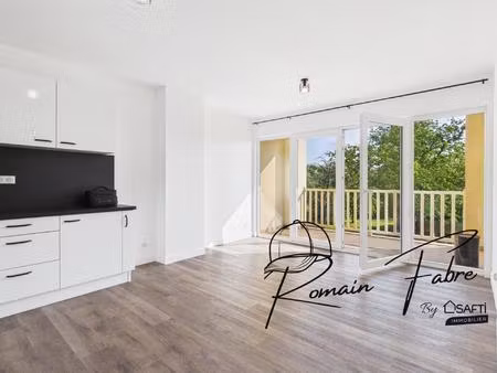appartement lumineux avec 2 chambres et balcon rénové au cœur de galgon