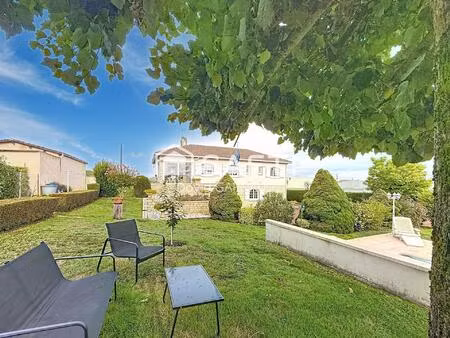 maison avec deux logements  piscine de 200 m² au cœur de châteauneuf-sur-charente