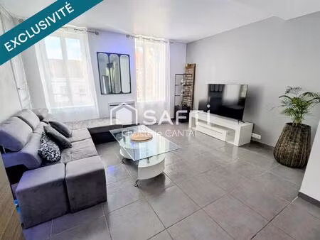 maison composée de 2 appartements  cour  jardin.