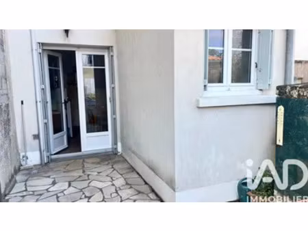 maison de ville à la couronne (16400)
