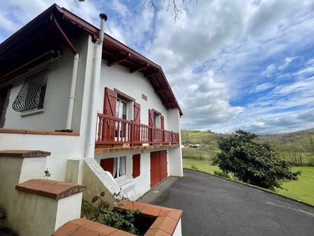 maison située au calme à ossès  dans un cadre champêtre  ave