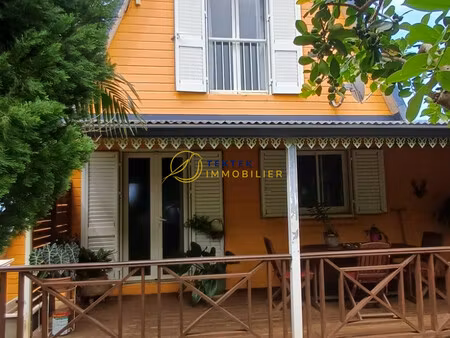 élégante maison de caractère avec dépendances et prestations