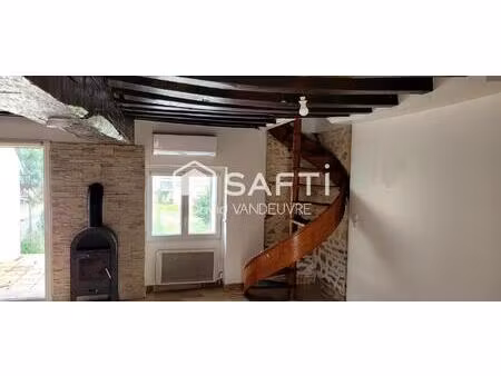 maison de ville avec beaucoup de charme.