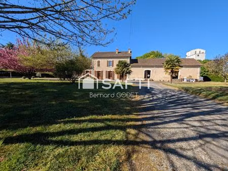 propriété de caractère au cœur d’un village de charme en charente