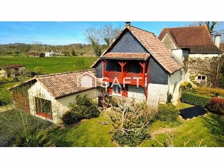 maison de 140 m²  1912 m² de terrain  4 chambres.