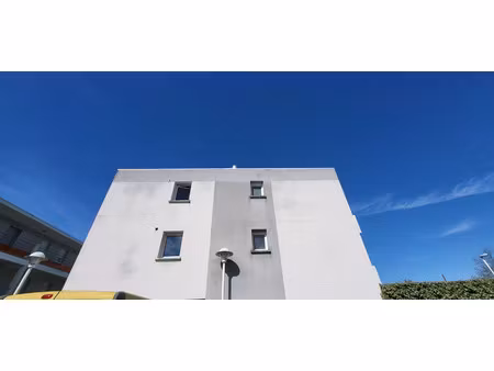 t2 eysines avec balcon et place de parking