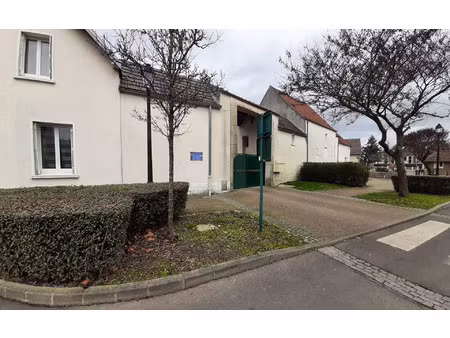 location appartement  69.2 m² t-3 à serris  1 050 €