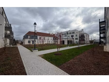 location appartement  m² t-3 à serris  1 450 €