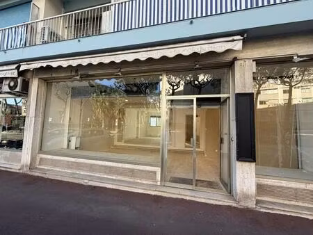 location commerce cagnes sur mer 06800 109m²