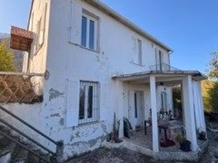 maison ancienne de caractère t6 ( rénovation à prévoir )