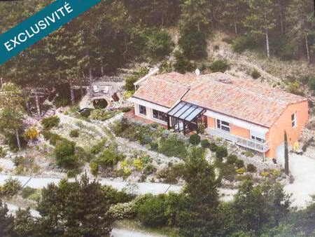 vue et très bel environnement pour cette maison à dieulefit