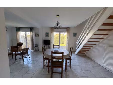 location maison  m² t-3 à séné  920 €