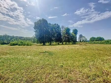 terrain stratégique à fort potentiel près du futur data center