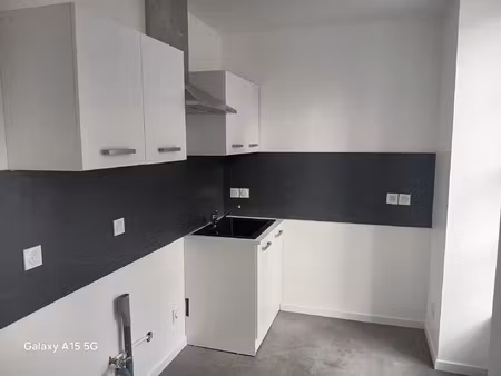 location appartement 3 pièces à fontenay-le-comte (85200) : à louer 3 pièces / 60m² fonten