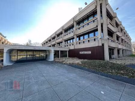 bureau de 1000 m² à louer près de l'e40.