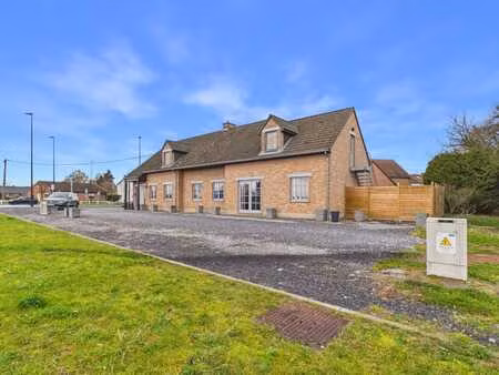 hoeca ou bureaux + appartement au 1er à waremme