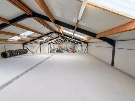 entrepot à baillonville à proximité de marche en famenne