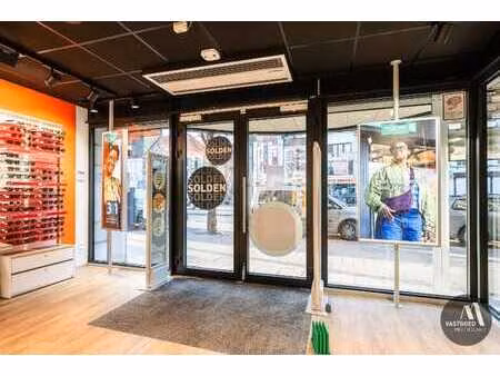 handelshuis met handelsgelijkvloers en ruim triplexappart...