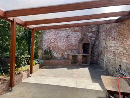 charmante habitation 3 chambres avec jardinet sise à houyet.