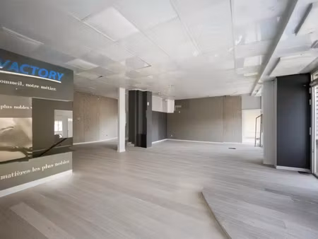 location locaux professionnels 104 m² à paris 18ème (75018)  2 984 €