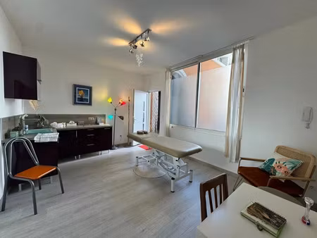 location locaux professionnels à sète (34200)  700 €