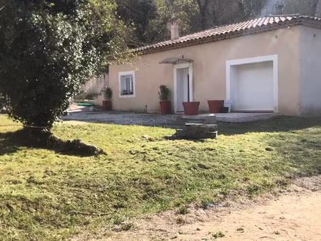 location meublée maison 4 pièces 100 m² à mimet (13105)  1 800 €