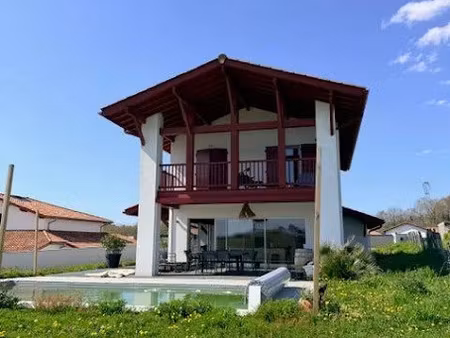 location meublée villa 4 pièces 148 m² à ustaritz (64480)  2 350 €