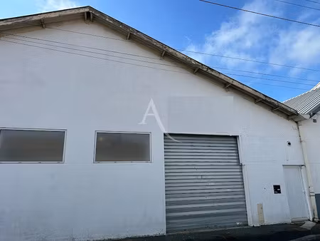 location locaux professionnels 207.78 m² à rochefort (17300)  1 200 €