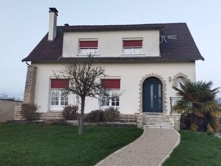 maison d'habitation 6 pièces de 150 m2 et maison d'été 4 pièces de 90 m2