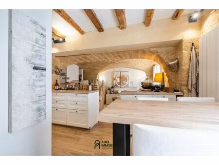 superbe maison en pierre avec terrasse tropézienne et prestations soignées