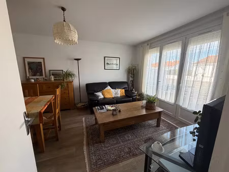 location maison à challans (85300) : à louer / 82m² challans