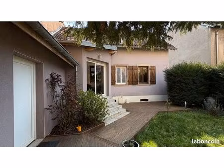 maison familiale avec 4 chambres et deux salles de bains à belfort