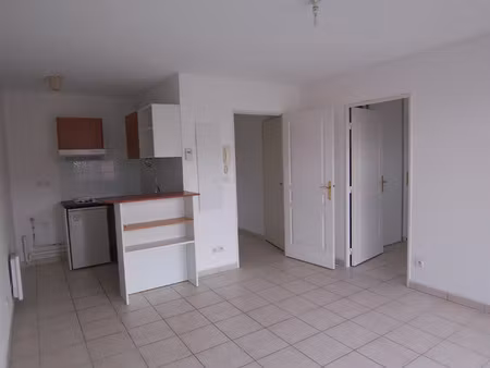 t2 climatisé de 36.55 m² avec terrasse et 2 places de parking