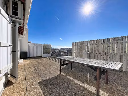 appartement t2 dernier étage avec grande terrasse aux 5 avenues