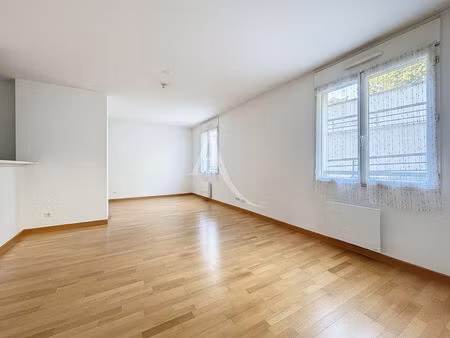 grand studio de 36 m² - saint-germain-en-laye