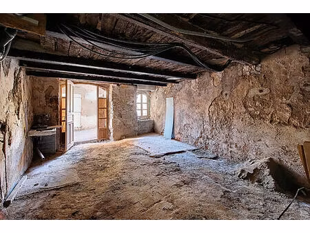 a vendre en exclusivite ! local de 36 m² + 65m² de cave au coeur du village de lorgues