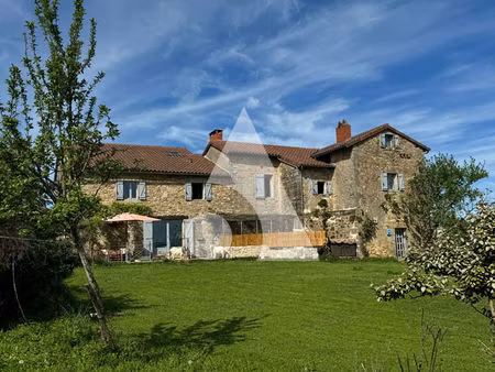 maison 7 pièces  4 chambres de 218m2 sur un terrain de 2205m2