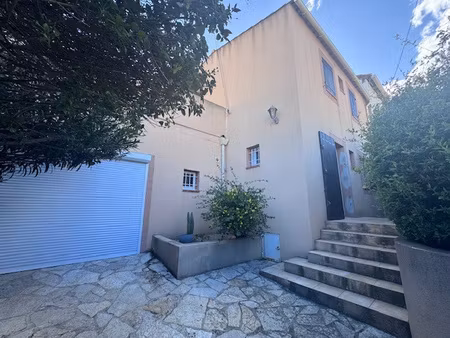 maison de type 4/5 avec jardin et studio independant / rue