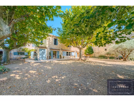 mas de 290 m2 sur une parcelle de 2800 m2