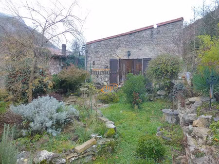 location maison de hameau avec garage et terrrain