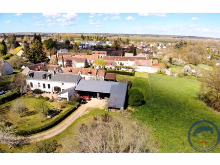 maison ancienne rénovée avec ecuries  hangar et plus d'un he