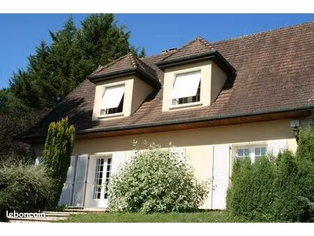 maison meublée dans un charmant petit village à 5 min du collège et du lycée de joigny