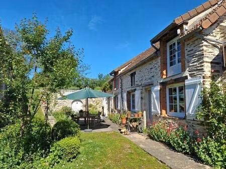 propriété comprenant 2 maisons  gite  atelier et granges sur 6070m2