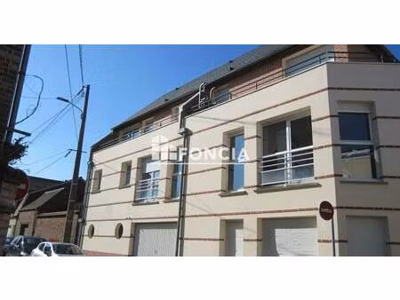 situé à 2 pas de la gare  à proximité du centre-ville