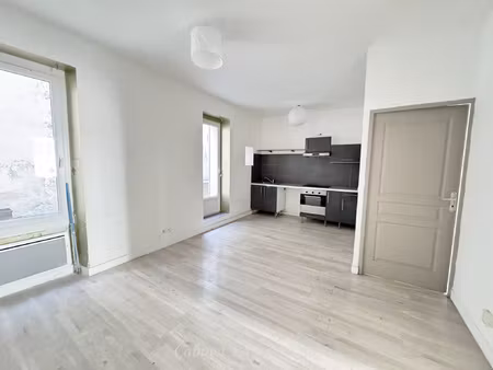 t3 avec terrasse rue chaix marseille 13007