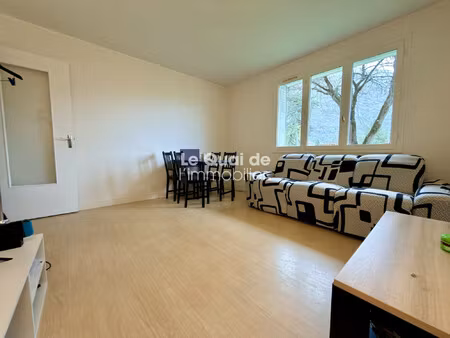 saint-egrève – mairie – t3 de 53 m² – lumineux avec fort