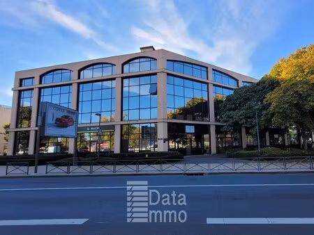 location bureaux 44 m² à 1 188 m²
